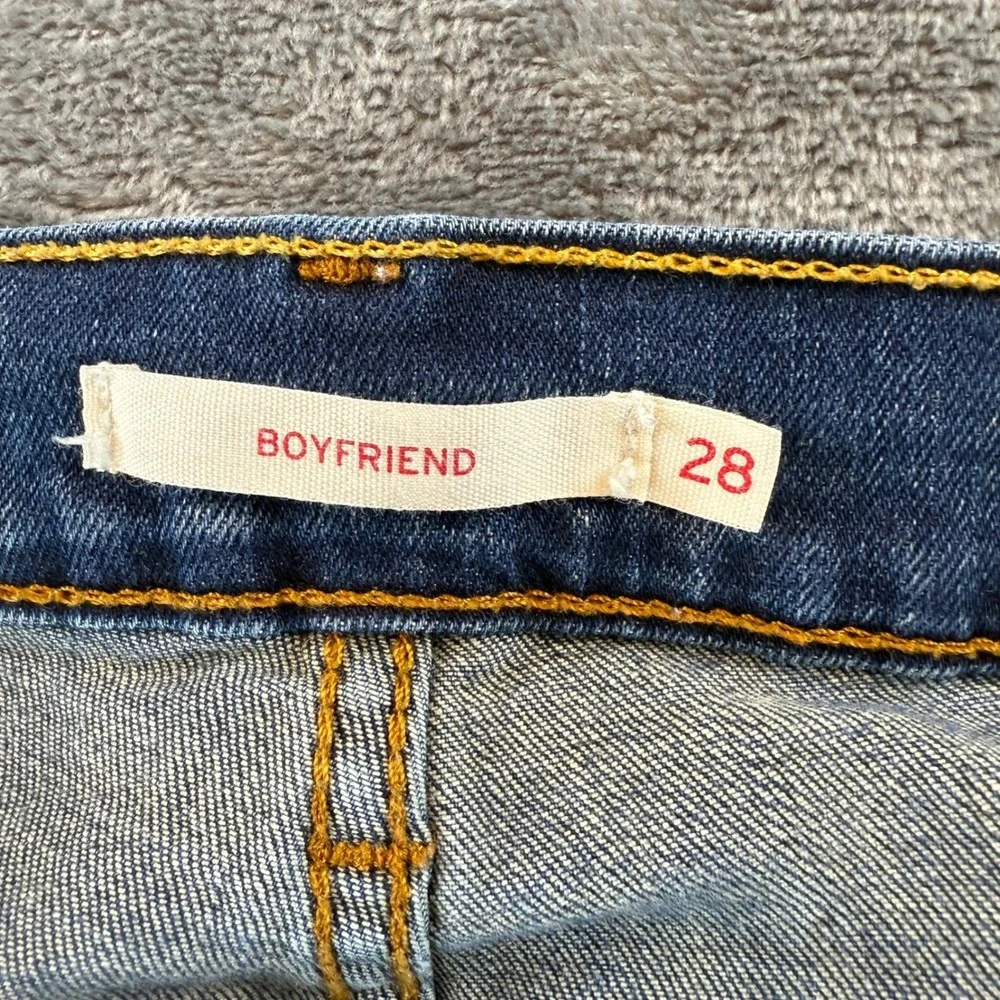 Levi's Boyfriend Women's Jeans Straight Leg Distressed 28 Mid Rise Medium‎ Wash